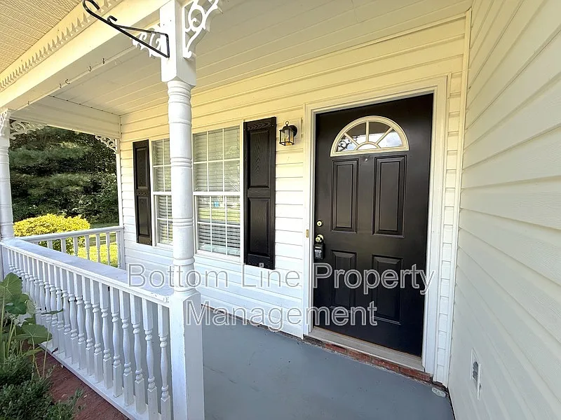 Huntington Place — Photo 3
