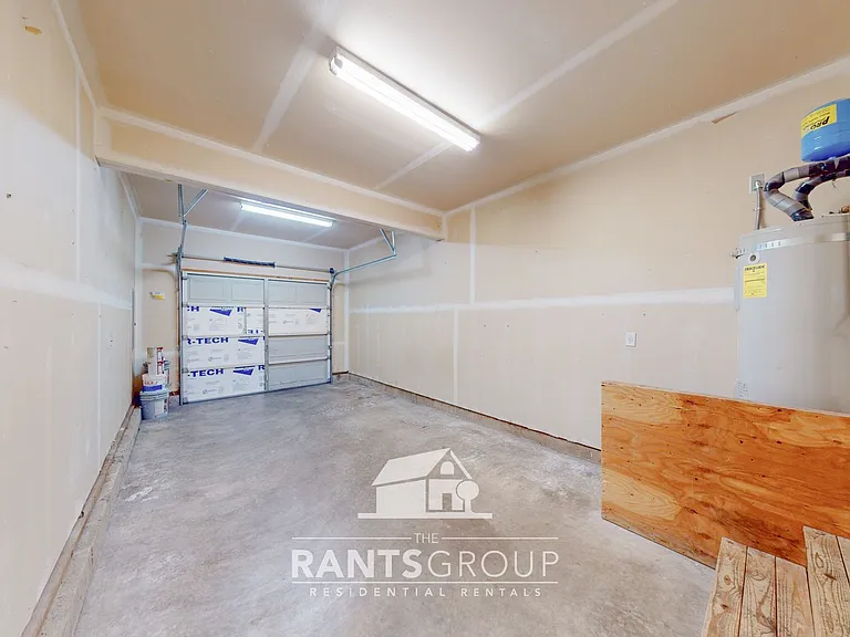695R — Photo 11
