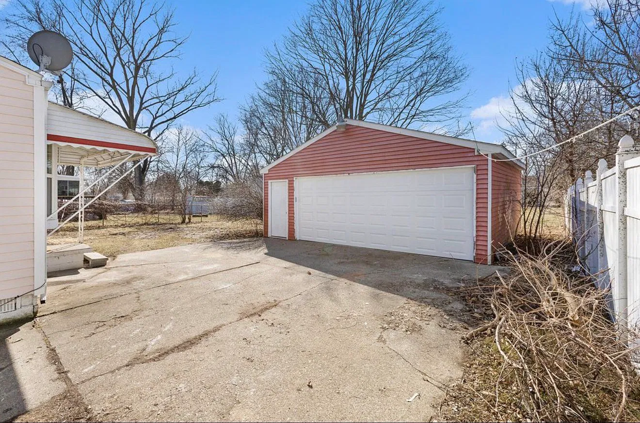 6014 Tuttle Hill Rd — Photo 2