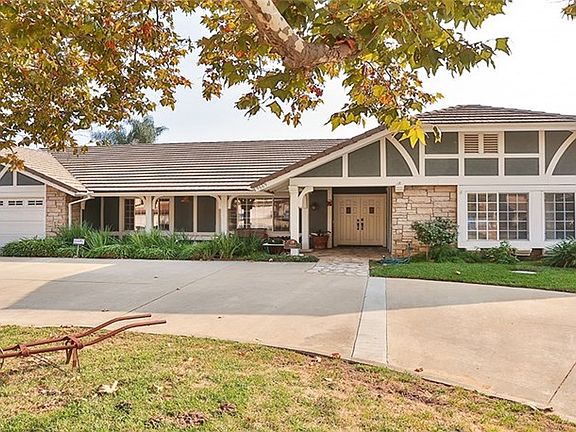 5th image of 9669 Carrari Ct