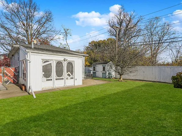 206 Benton Avenue image 23 of 30