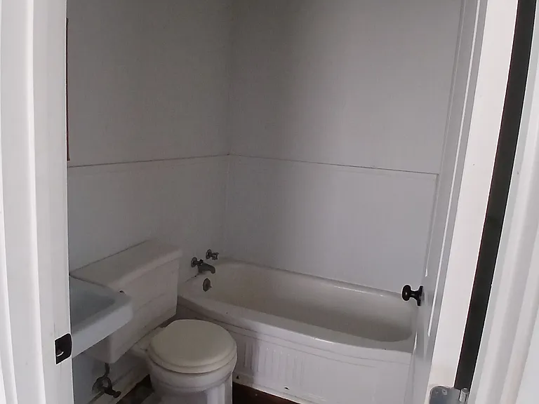 406 Voorhies St #B — Photo 9