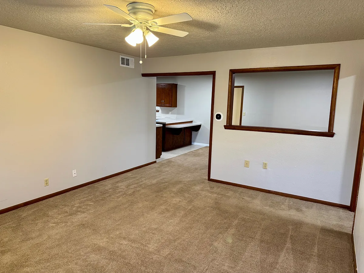 Building Photo - 1035 Raleigh Cir