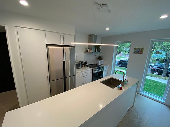3rd image of 4829 Commonwealth St