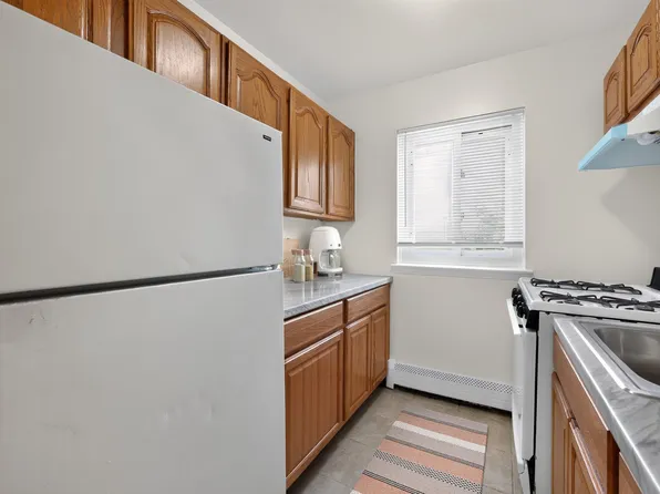 Eagle Rock Apartments at Patchogue Preserve, 887 Montauk Hwy #907-08, Patchogue, NY 11772