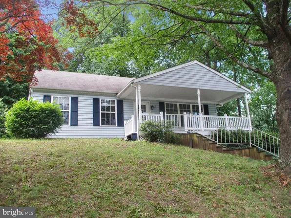 2 Queen Anne Dr, Boyertown, PA 19512