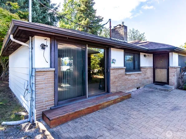 2215 S 216th Street, Des Moines, WA 98198