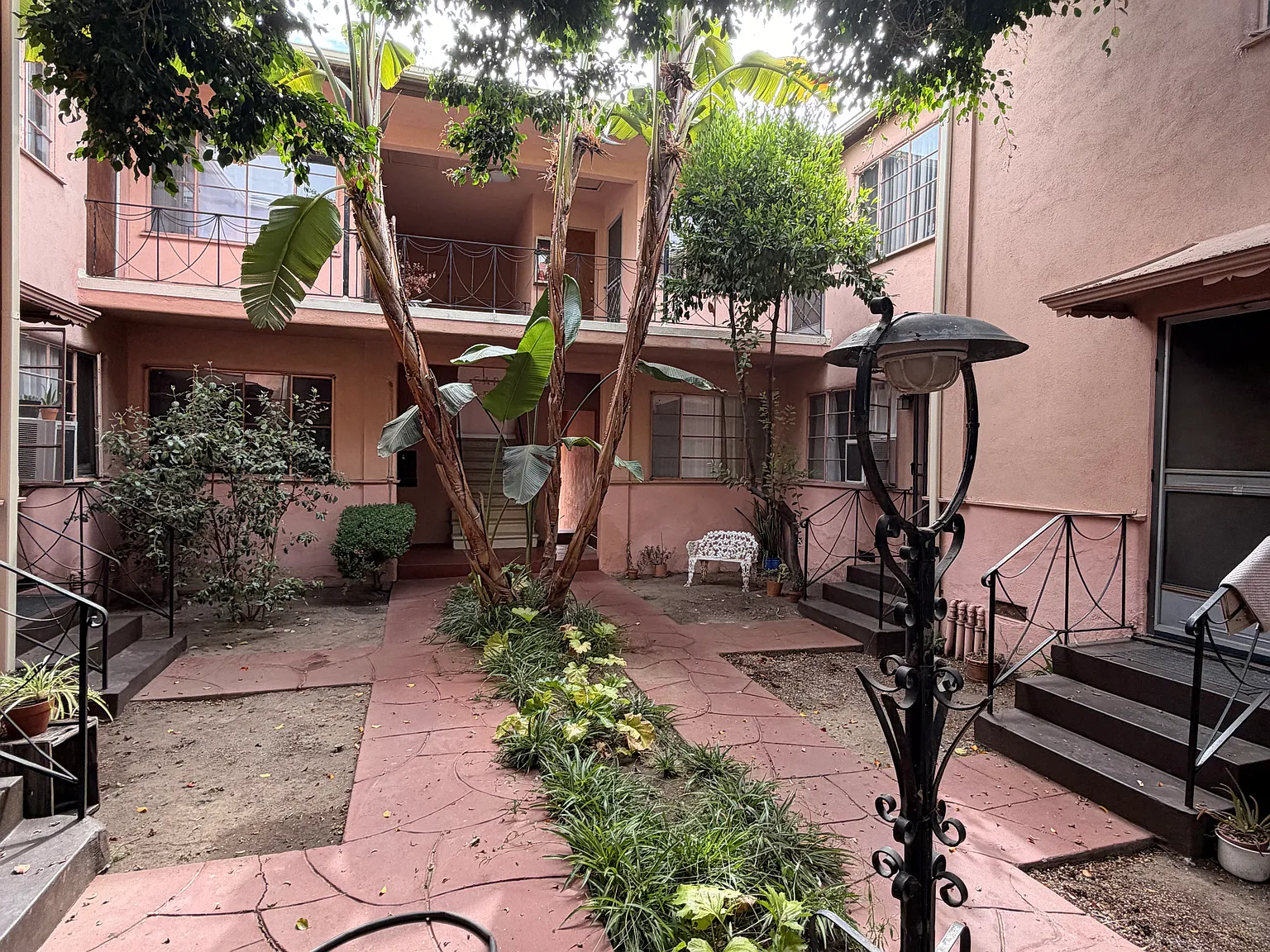1 bed, 700 sqft, $2,000 — Photo 2