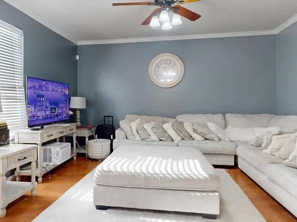 8030 Singing Sonnet Ln, Houston, TX 77072