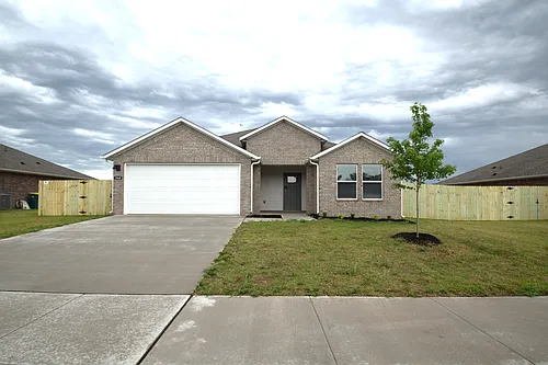 568 Colorado St Photo 1