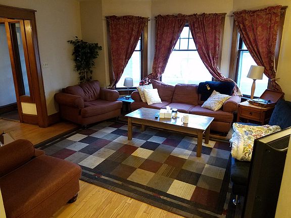 3rd image of 3051 N Farwell Ave