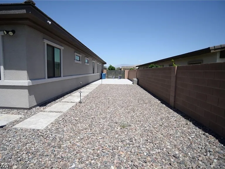 8477 Wolf Mountain Ct — Photo 5