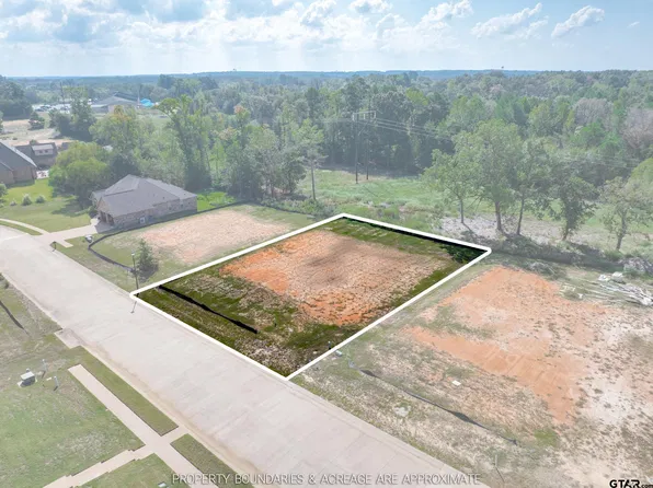 1608 Courtland Ln, Lindale, TX 75771
