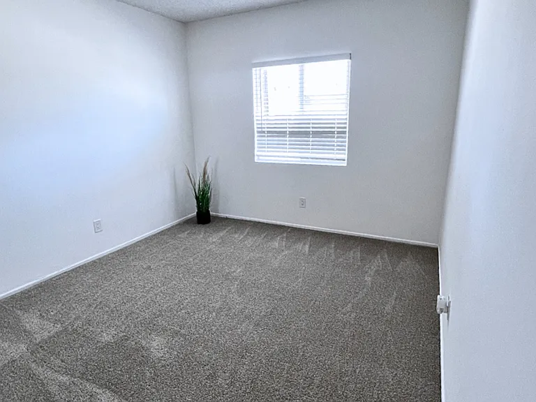 26110 Narbonne Ave — Photo 39