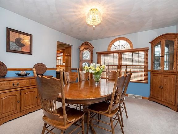4th image of 728 Lincoln Ct