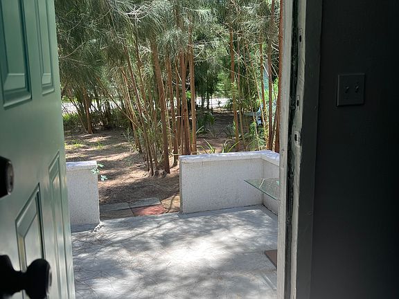 5th image of 1516 Carmel Ave