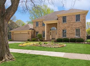 2240 Charter Point Dr, Arlington Heights, IL 60004