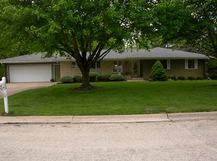 1016 Hilltop Dr, Morrison, IL 61270