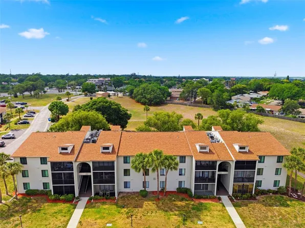 1871 Pine Ridge Way W APT B2, Palm Harbor, FL 34684
