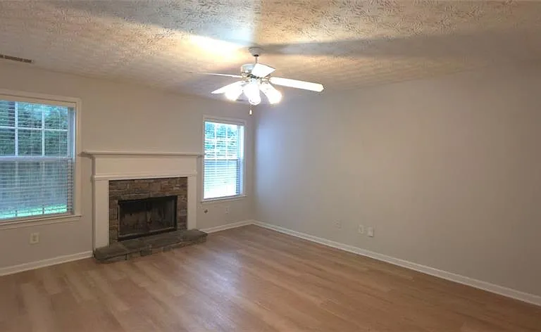 3458 Hill Pond Dr NE — Photo 3