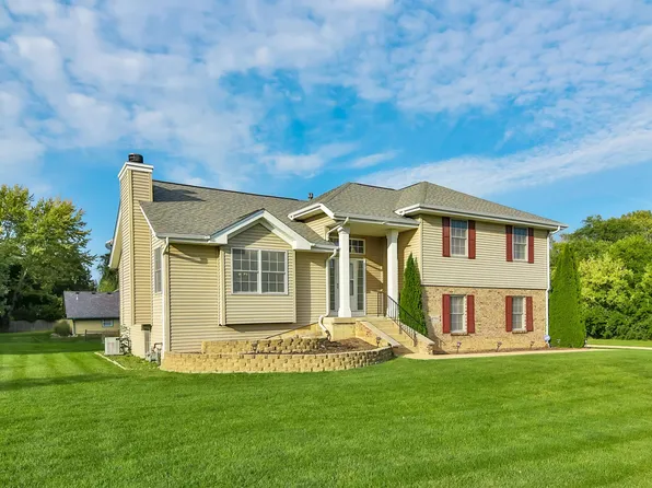 6788 Rolling Hedge Ln, Rockford, IL 61108