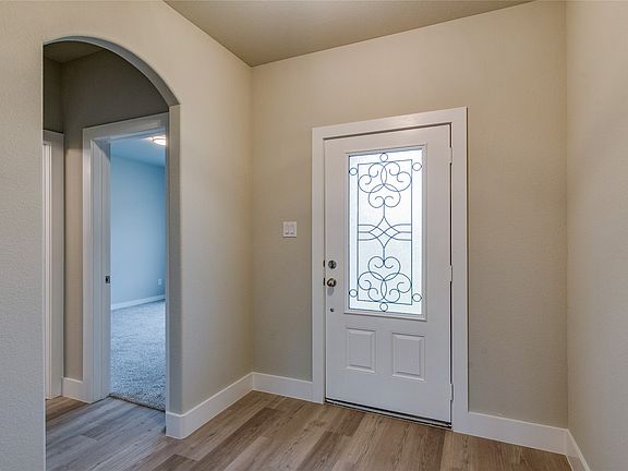 5th image of 602 Kyle Dr