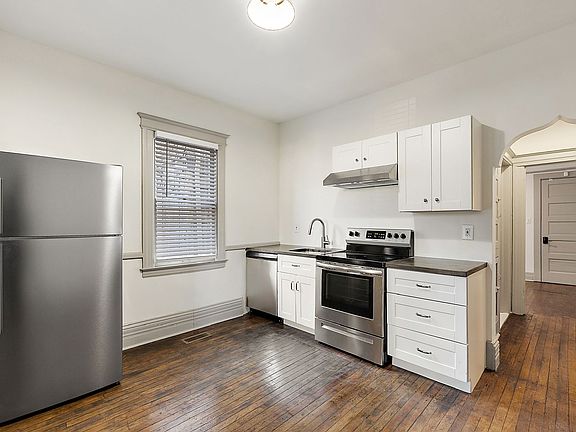 4th image of 1718 Van Dyke St #B