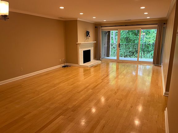 5th image of 3646 Ashworth Dr Unit 203