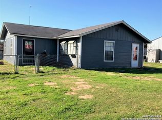 1119 Mariana Rd, Floresville, TX 78114