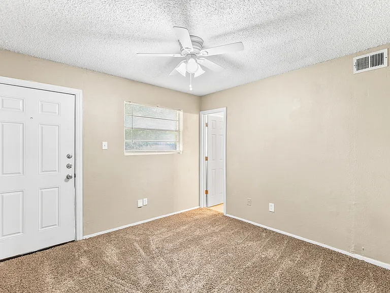 1140 Tyra Ln #C — Photo 12
