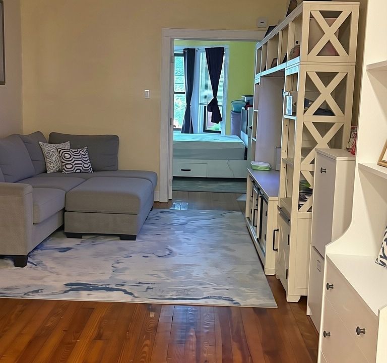 2nd image of 100 Manhattan Ave APT 2