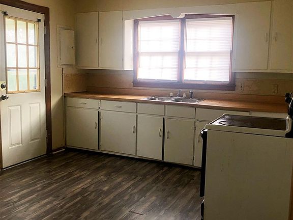 3rd image of 153 Rosewood St