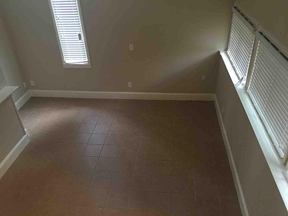 5th image of 215 County Cork Dr
