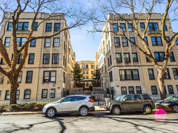 604 W Addison St, Chicago, IL