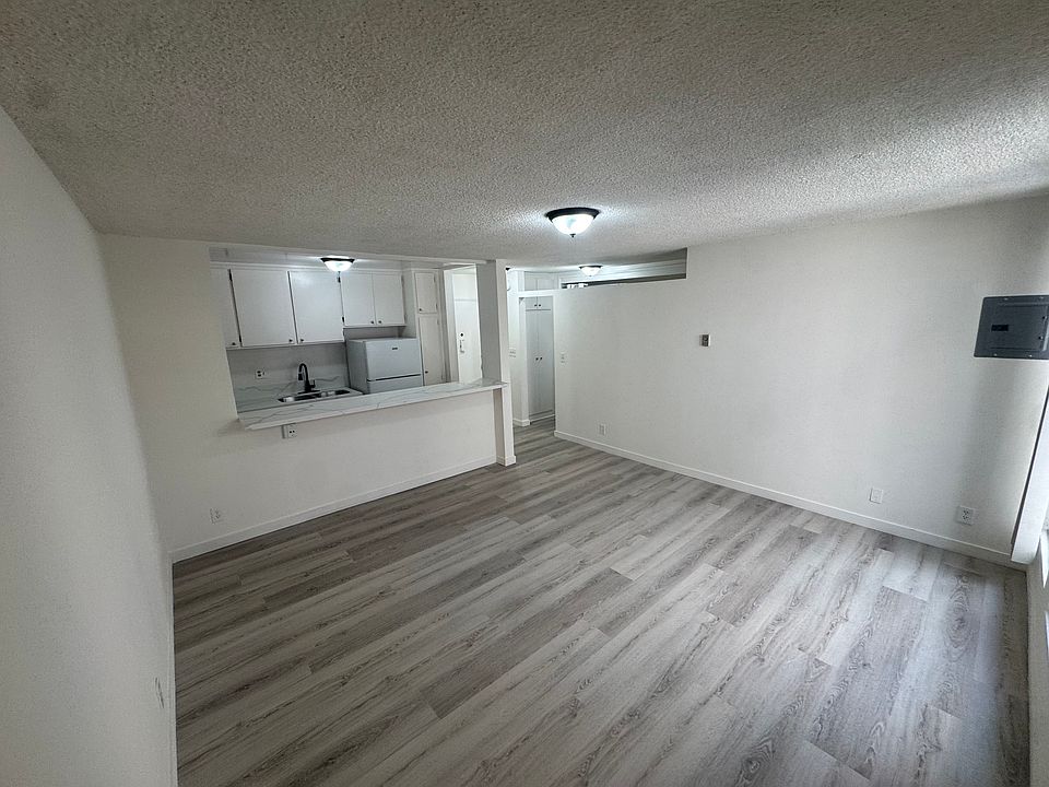 1st image of 4271 W 5th St #1