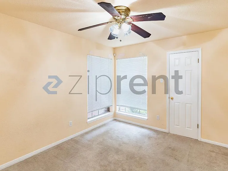 1215 Timber Bend Dr — Photo 16
