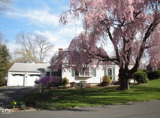 30 Meadowview Dr, Trumbull, CT 06611