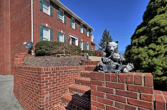 3rd image of 421 Dunwoody Ct