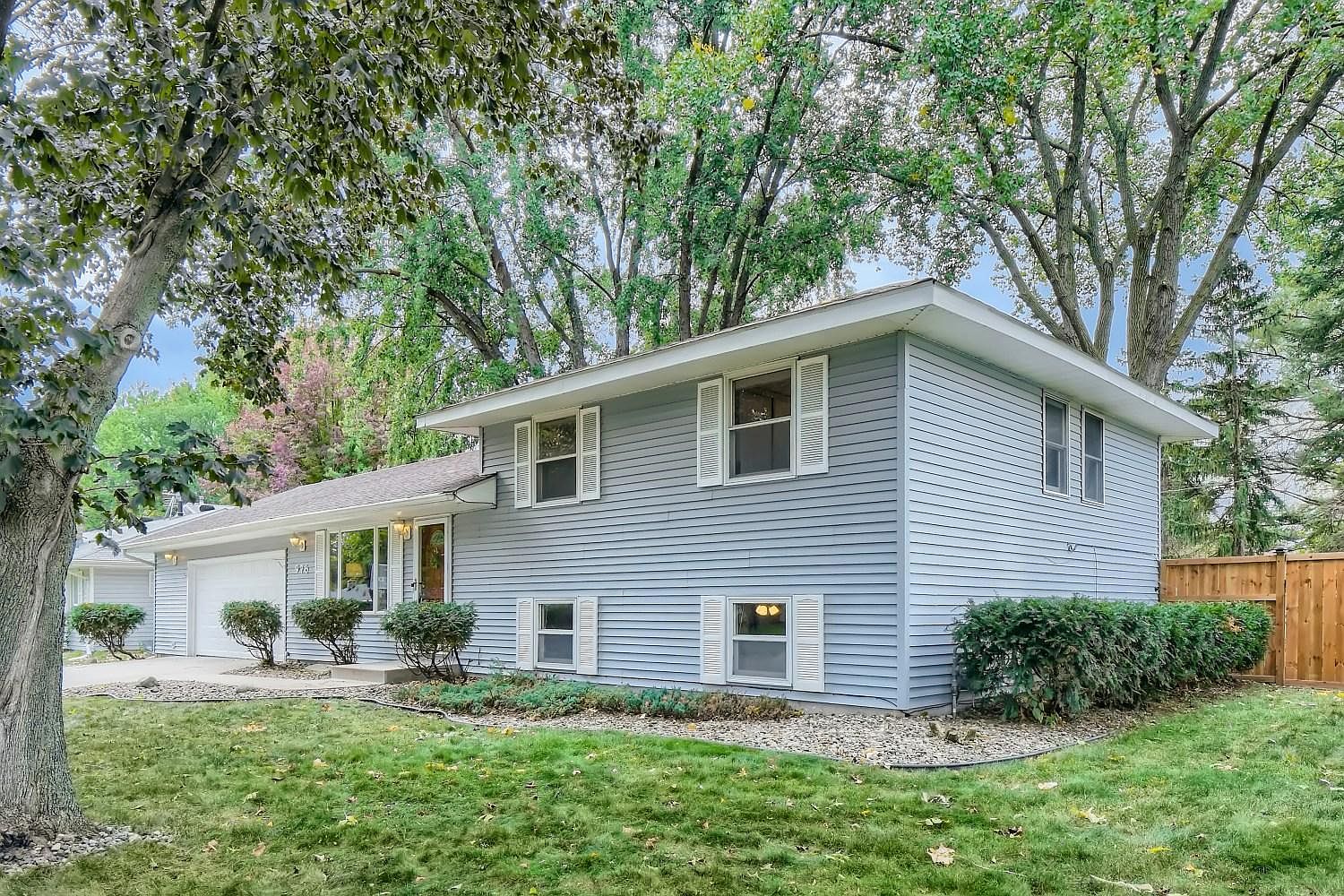 976 Redwell Ln, Apple Valley, MN 55124 Zillow