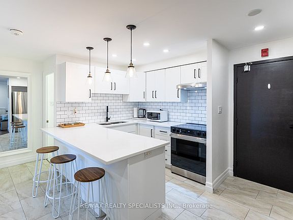 2nd image of 55 Yarmouth St #601