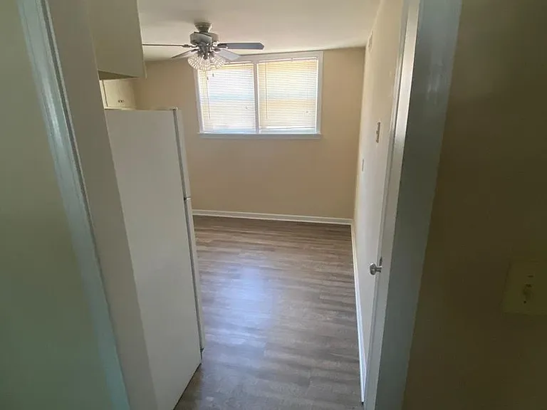 309-311 Robinhood Ln — Photo 3