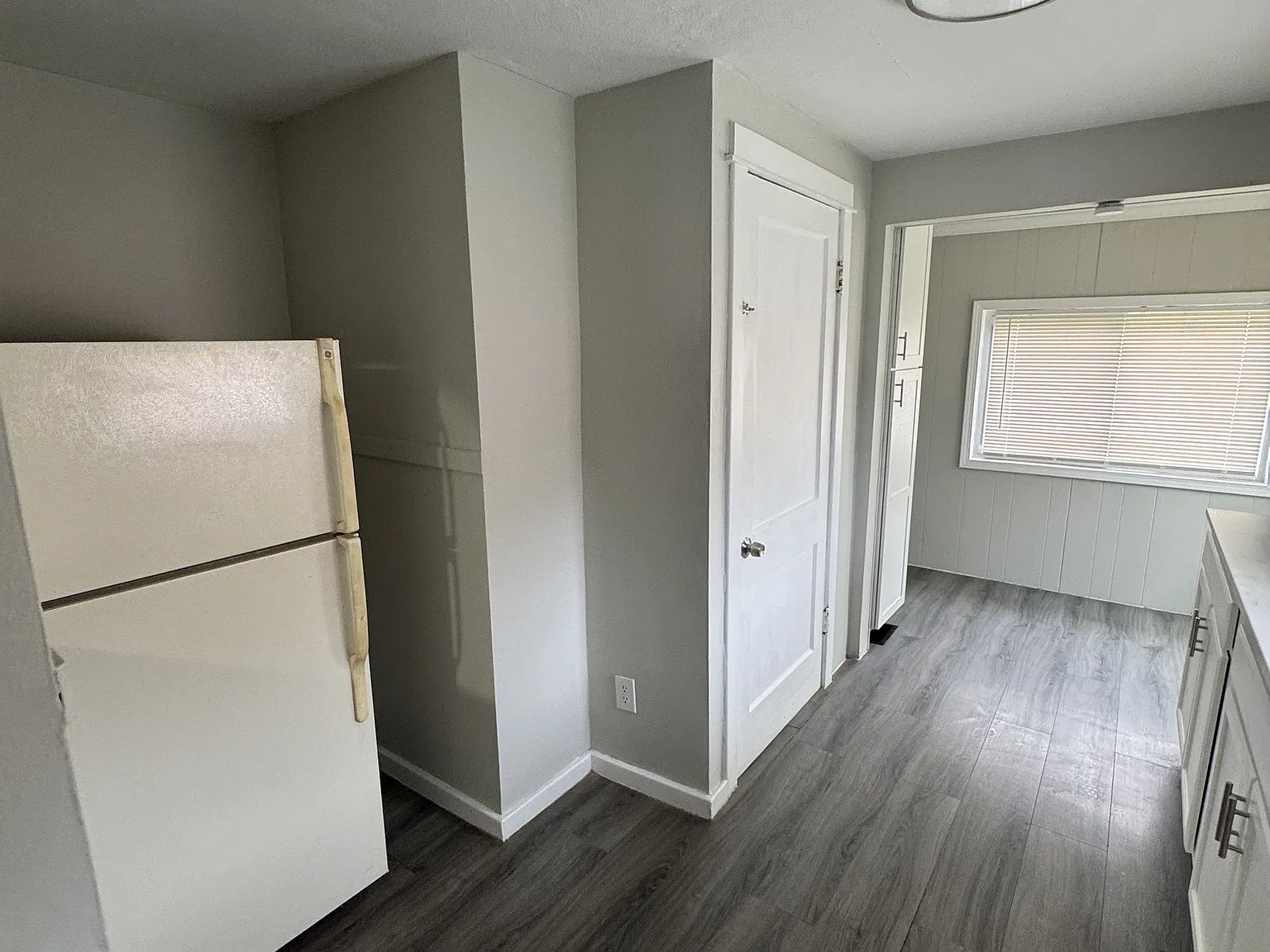 4450 Woodcliffe Ave — Photo 3
