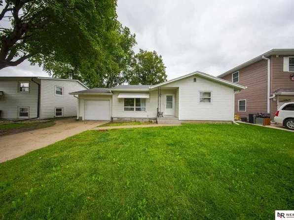 1824 Mayfair Ave, Fremont, NE 68025