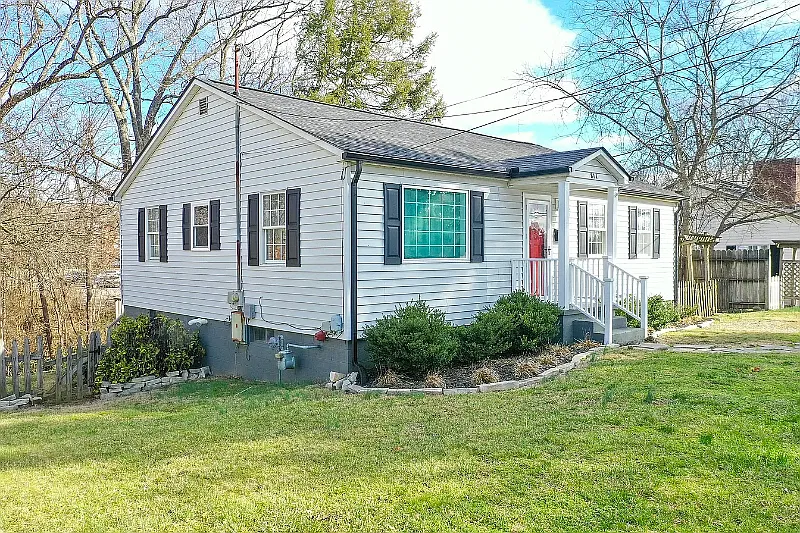 3 bed, 1154 sqft, $1,800 — Photo 2