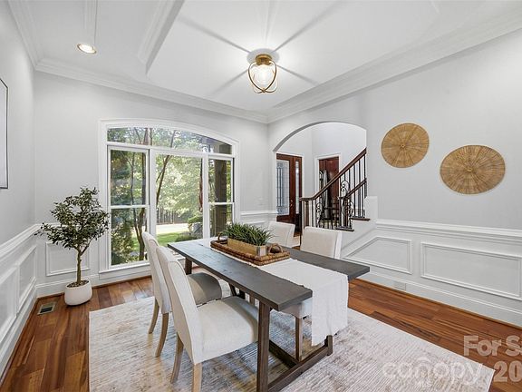 3rd image of 2073 Sugar Pond Ct