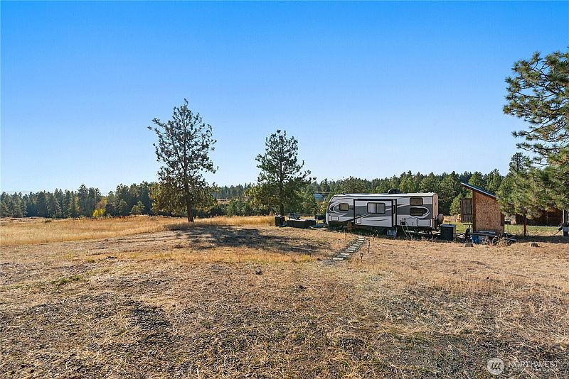 5th image of 303 Sunset Way