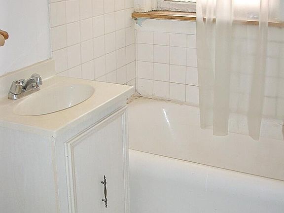 4th image of 3620 N Marshfield Ave APT 1A