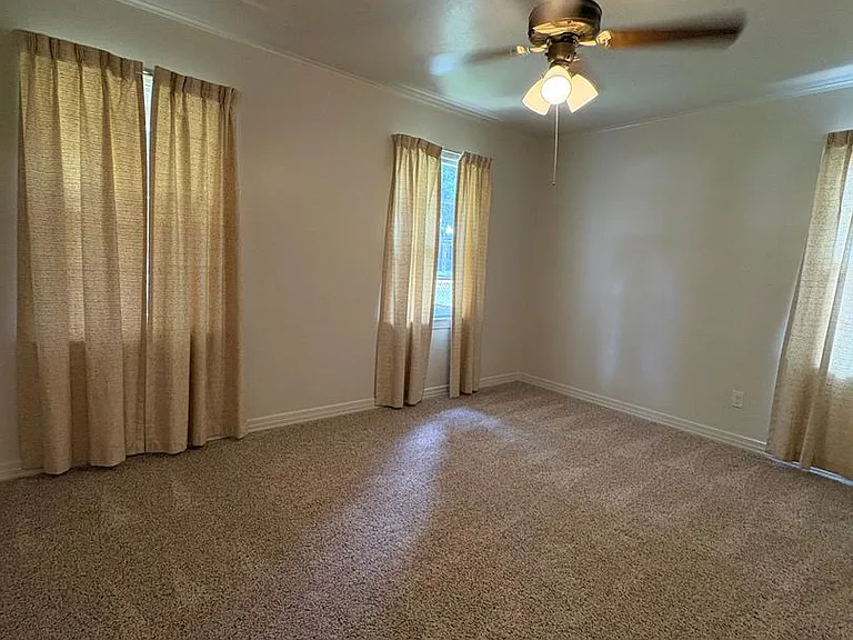 817 Anthony St — Photo 25