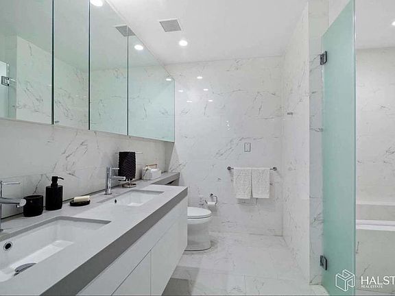 4th image of 301 E 60th St #15B