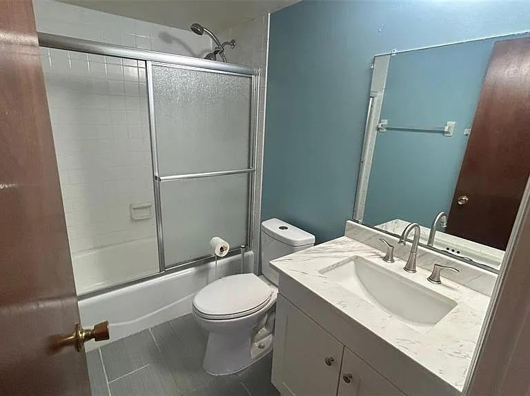 2360 SW Archer Rd #303 — Photo 6